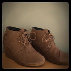 TOMS Desert Wedge Booties